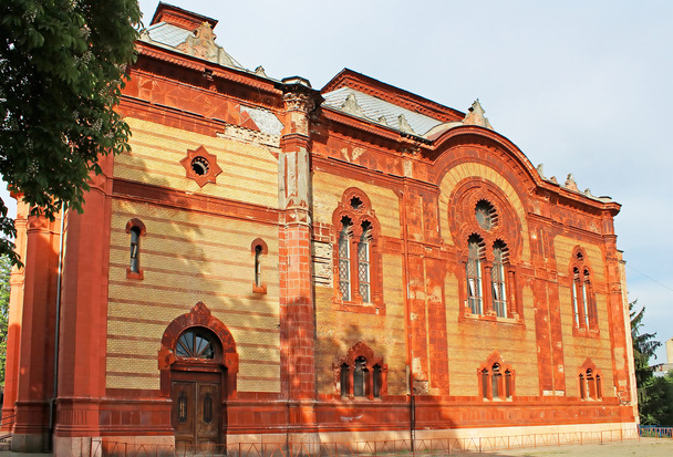 Колишня синагога, тепер Філармонічний оркестр (Ужгород, Україна). - Фото, зображення
