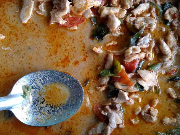 Eszik a curry, rizzsel - Fotó, kép