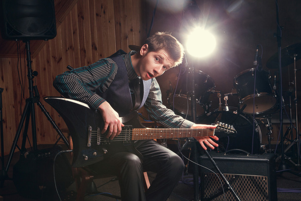 rock star, egy gitár - Fotó, kép