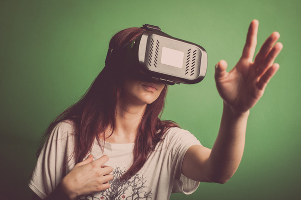 Kartonnen virtuele werkelijkheid - Foto, afbeelding