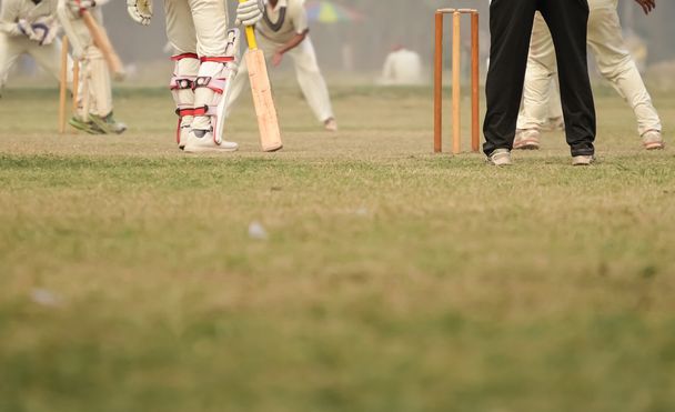 Garçons jouant au cricket
 - Photo, image