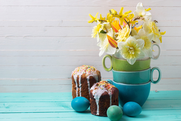 flowers and Easter cakes - Foto, Imagen