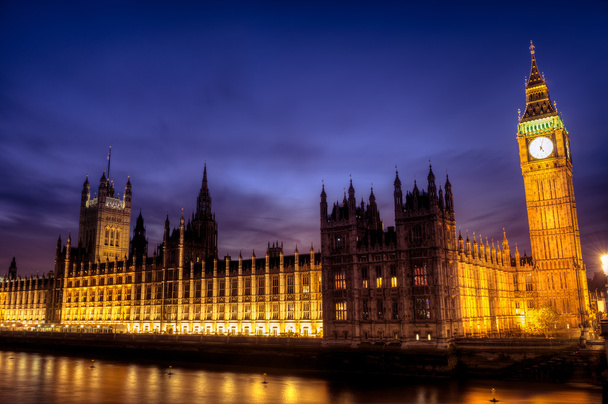Parlament in der Abenddämmerung - Foto, Bild