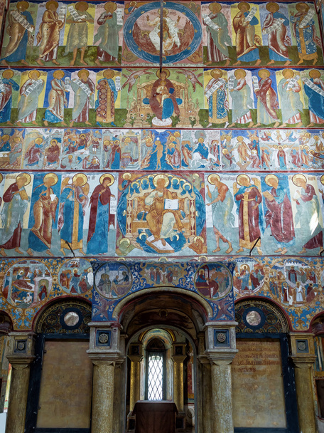 All'interno della Chiesa di San Giovanni Evangelista a Rostov il Grande
 - Foto, immagini