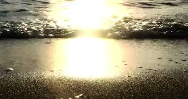 Západ slunce na klidné a pokojné moře 4k - Záběry, video