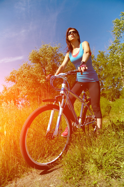 Young woman and bike - Φωτογραφία, εικόνα