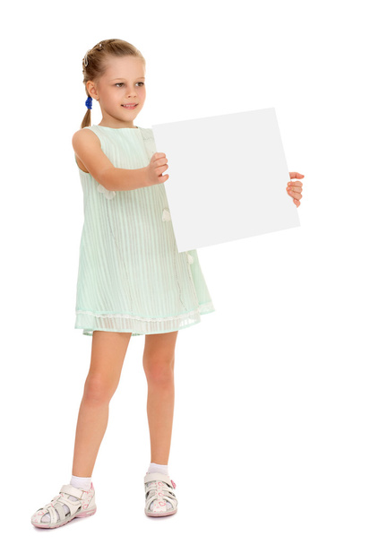 Chica sosteniendo un cartel
 - Foto, imagen