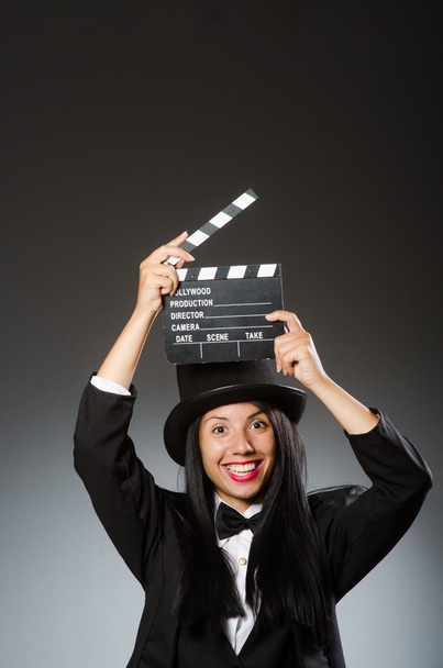 Mulher com chapéu vintage e placa de filme
 - Foto, Imagem