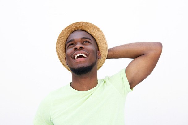 Молодой африканский человек смеется
  - Фото, изображение