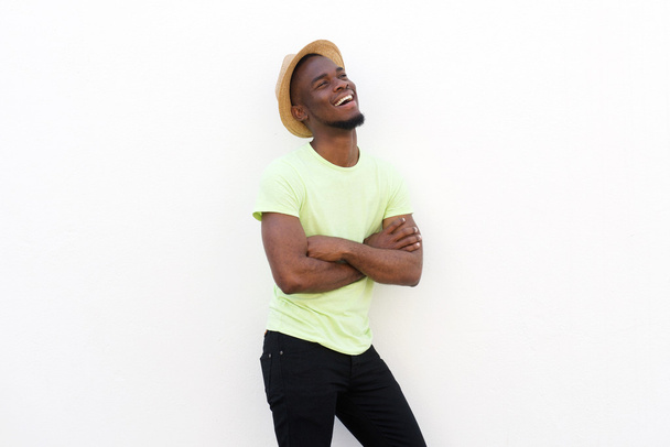 Sonriente joven negro con sombrero
 - Foto, Imagen