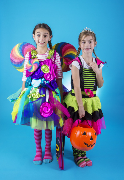 Crianças vestidas com trajes de Halloween
 - Foto, Imagem