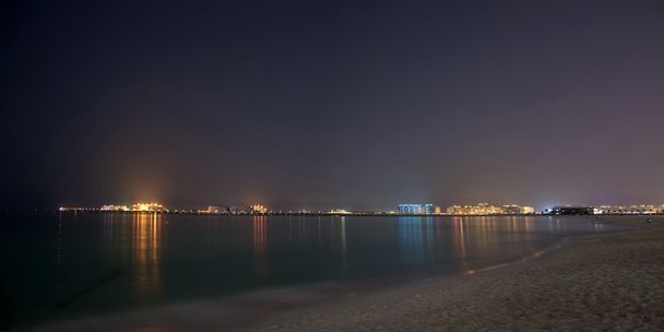 Dubai di notte, Emirati Arabi Uniti
 - Foto, immagini