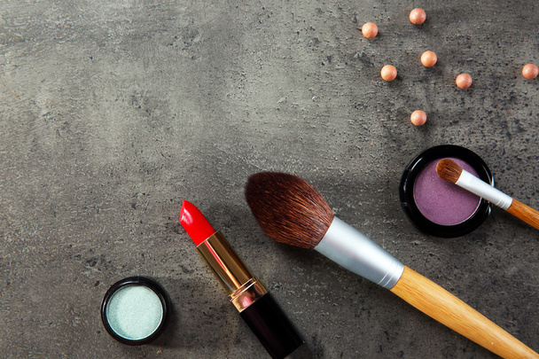 Makeup brushes and cosmetics - Φωτογραφία, εικόνα