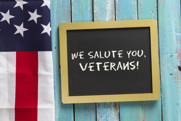 veterans day chalk sign on blue background - Valokuva, kuva