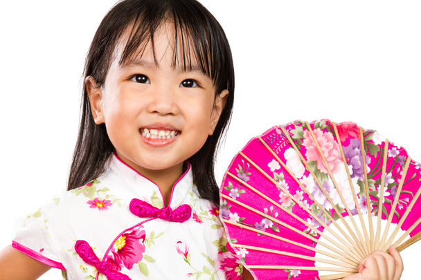 Asian Little Chinese Girl Holding Oriental Fan - Valokuva, kuva