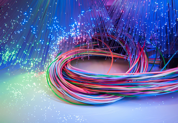fibras ópticas dinámicas volando desde el fondo de la tecnología - Foto, Imagen