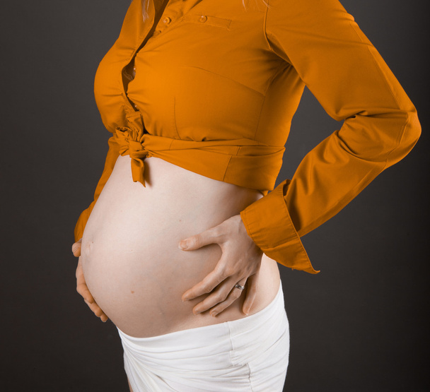 primer plano de un lindo vientre embarazada - Foto, imagen