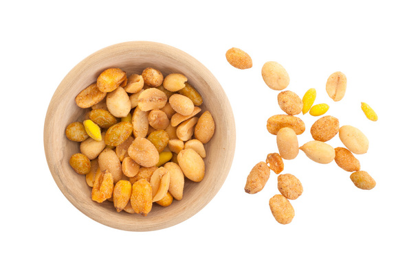 Свіжі змішані солоні горіхи в мисці, арахісова суміш
 - Фото, зображення