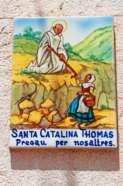 Valldemossa, Mallorca, Baleári-szigetek, Spanyolország: fogadalmi kerámia csempe a házak Santa Caterina Thomas, vagy a Santa Catalina, egy spanyol vallási Valldemossa hirdette Szent, 1930-ban, a Xi. Piusz pápa - Fotó, kép