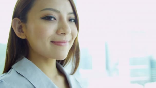 female Chinese financial consultant smiling to camera  - Filmagem, Vídeo