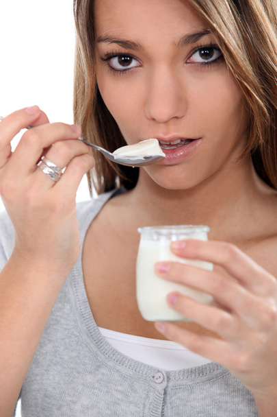Woman eating yogurt - Foto, Imagen