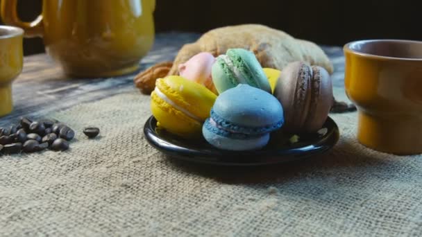 Schwarzer Kaffee und Macarone kehren um - Filmmaterial, Video