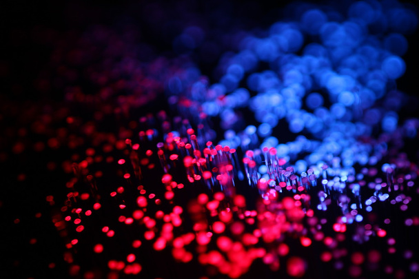 Un faisceau de fibres optiques rouge et bleu
 - Photo, image