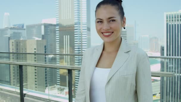 young cauasian businesswoman standing on rooftop - Video, Çekim