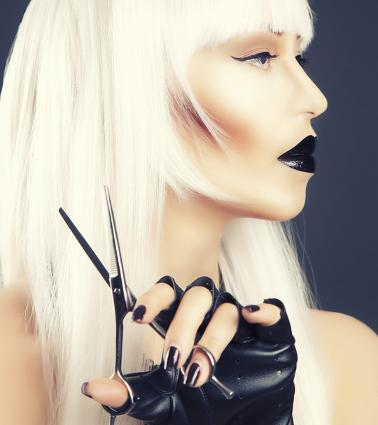 woman with black make-up - Foto, afbeelding