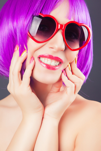 woman wearing colorful wig - Foto, imagen