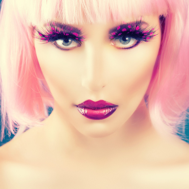 woman wearing colorful wig - Foto, Bild