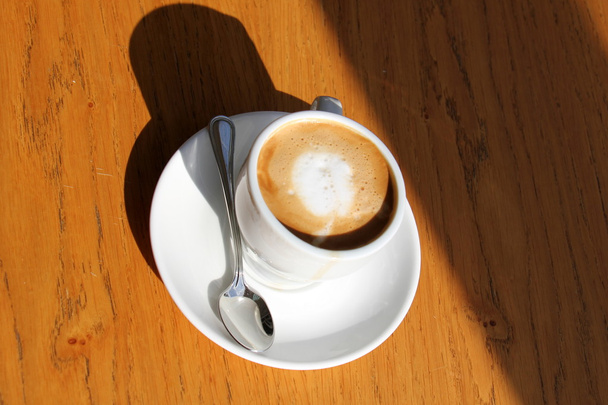 ένα φλιτζάνι καφέ και καπουτσίνο - Φωτογραφία, εικόνα