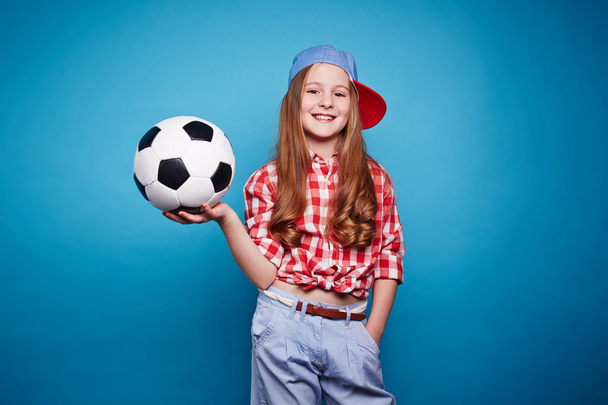 Девушка с мячом
 - Фото, изображение