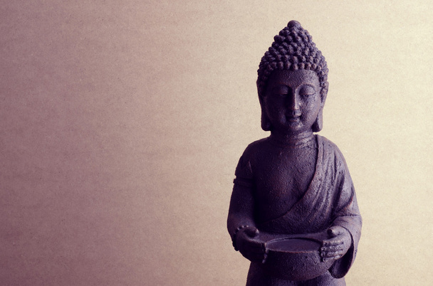 Buddha szobor-egy bézs háttérrel és tónusokkal - Fotó, kép