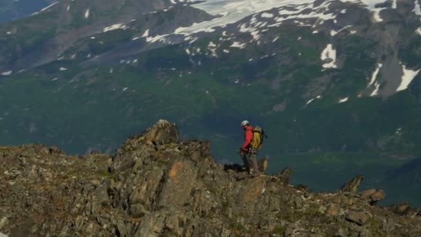 montanha alpinista pico andando em Chugach Montanhas
 - Filmagem, Vídeo