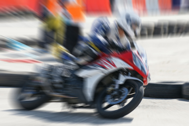 Moottoripyöräilyn nopea liikkuvuus
 - Valokuva, kuva