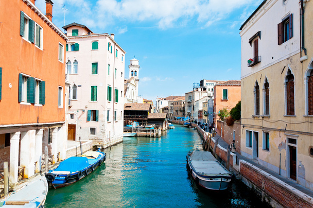 Βενετία, Ιταλία - κανάλι, βάρκες και σπίτια - Φωτογραφία, εικόνα