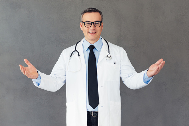 male doctor with stethoscope - Фото, зображення