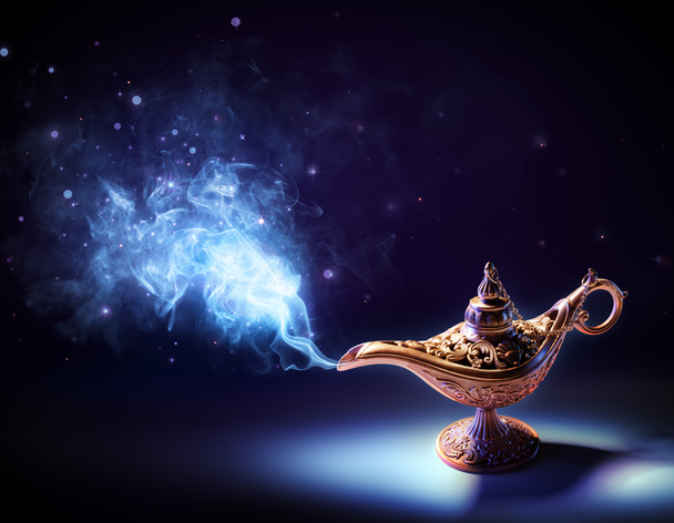 Lamp van wensen - magische rook die uit de fles - Foto, afbeelding