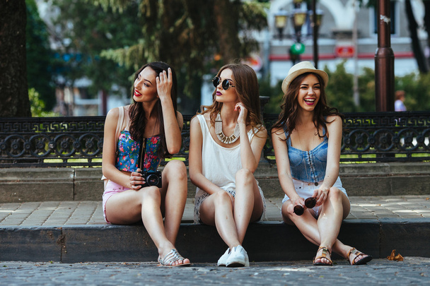 tres hermosas chicas jóvenes
 - Foto, imagen