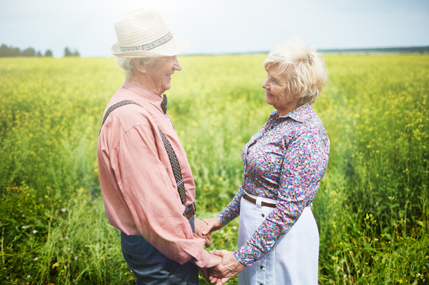 Влюблённые пожилые люди
 - Фото, изображение