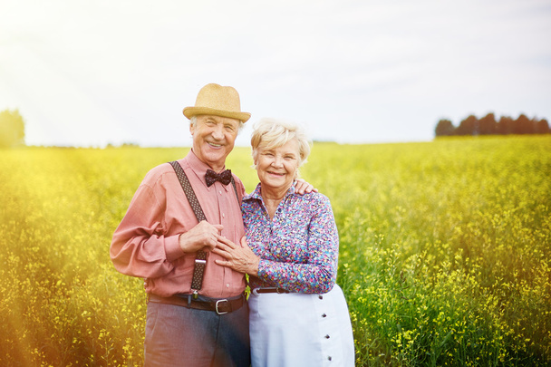 пара літніх людей закохана
 - Фото, зображення