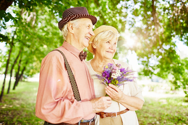 seniorzy para zakochanych - Zdjęcie, obraz