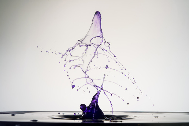 液体の彫刻 - 写真・画像