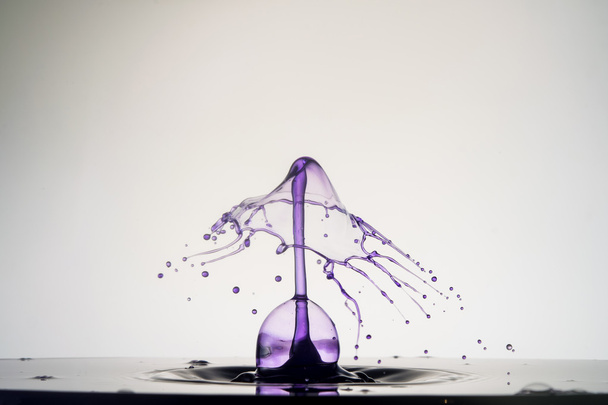 液体の彫刻 - 写真・画像