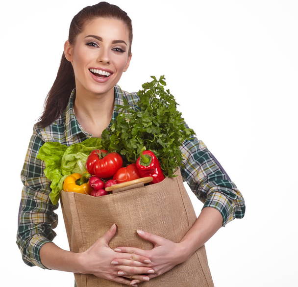 kobieta z siatka na zakupy i warzywa - Zdjęcie, obraz