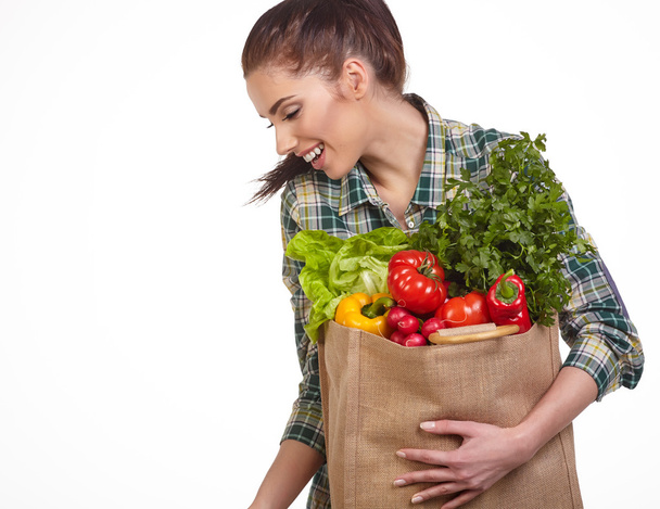 woman with grocery bag and vegetables - Foto, afbeelding