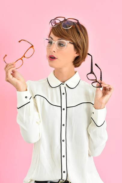 girl  choosing eyeglasses - Fotoğraf, Görsel
