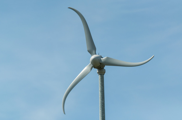 windturbine spinnen in de wind - Foto, afbeelding