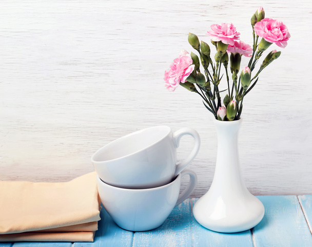 Cups, vase and flowers  - Foto, immagini